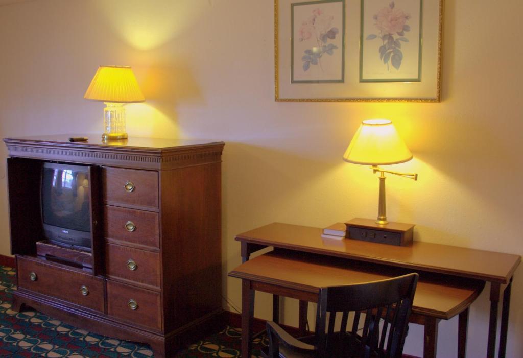 Somerville Inn And Suites Room photo
