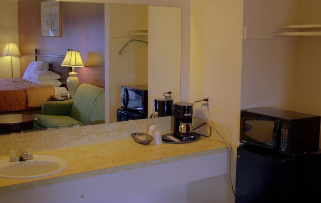 Somerville Inn And Suites Room photo